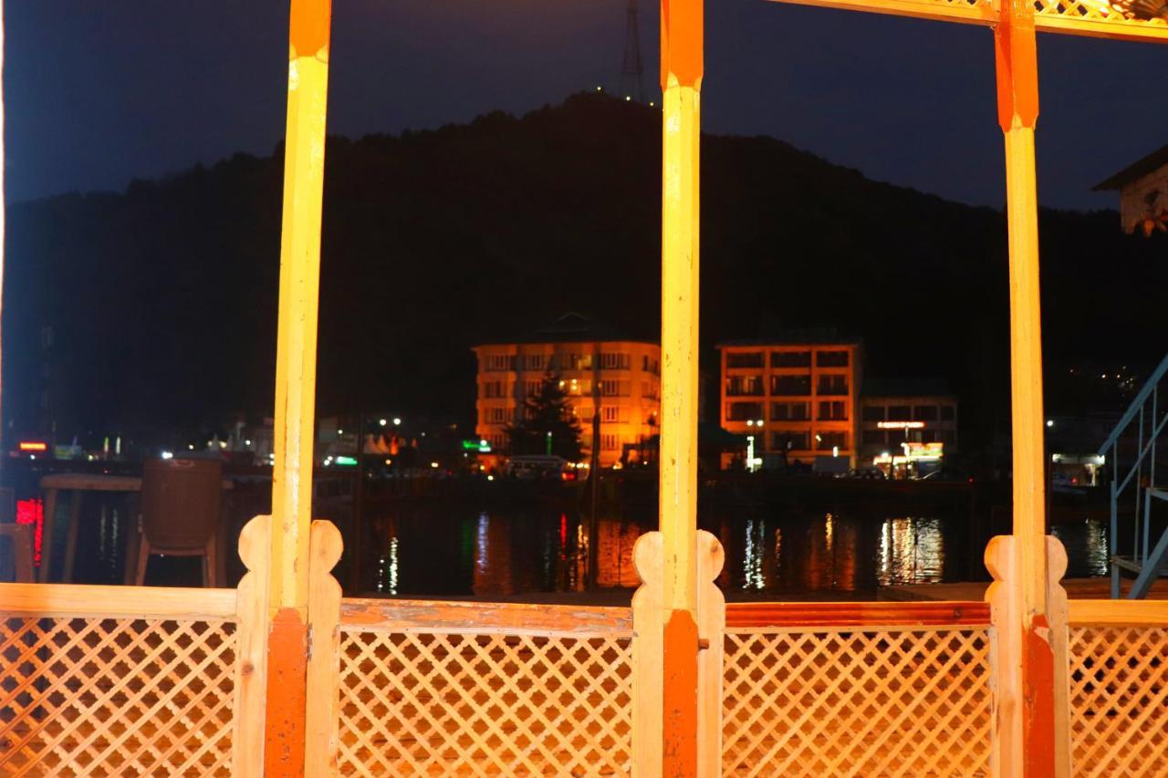 House Boat New Pala Palace Srinagar  Exterior photo
