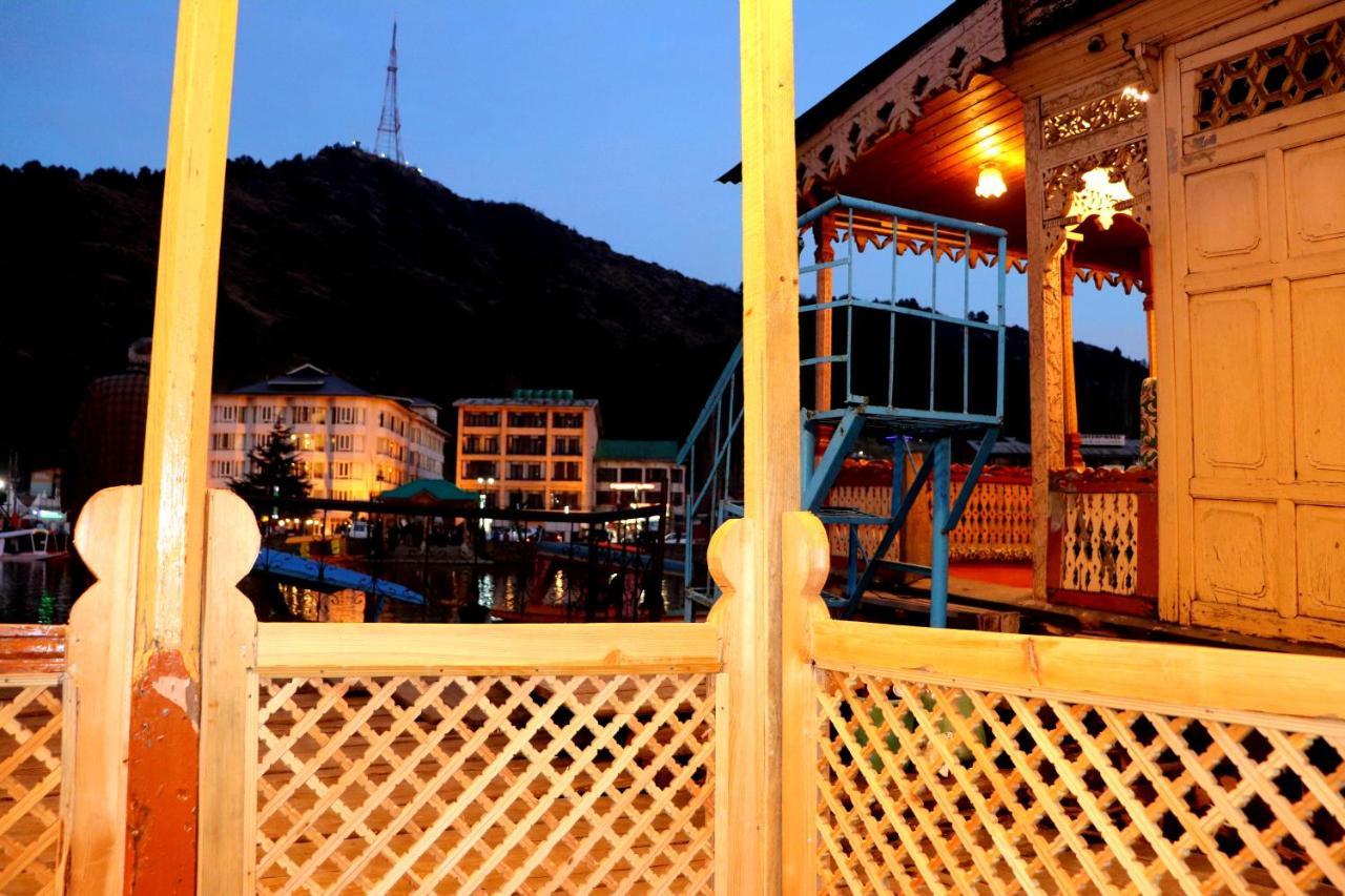 House Boat New Pala Palace Srinagar  Exterior photo
