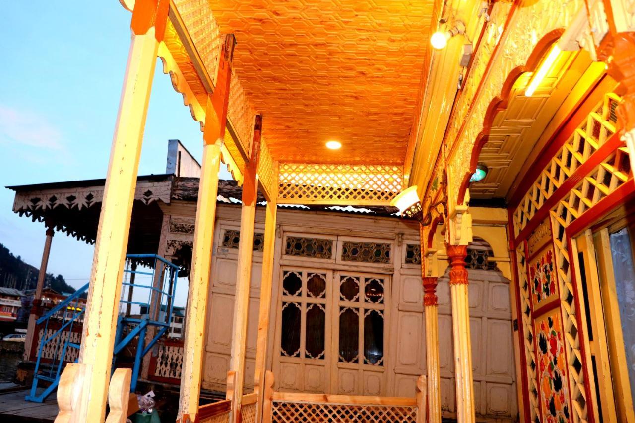House Boat New Pala Palace Srinagar  Exterior photo