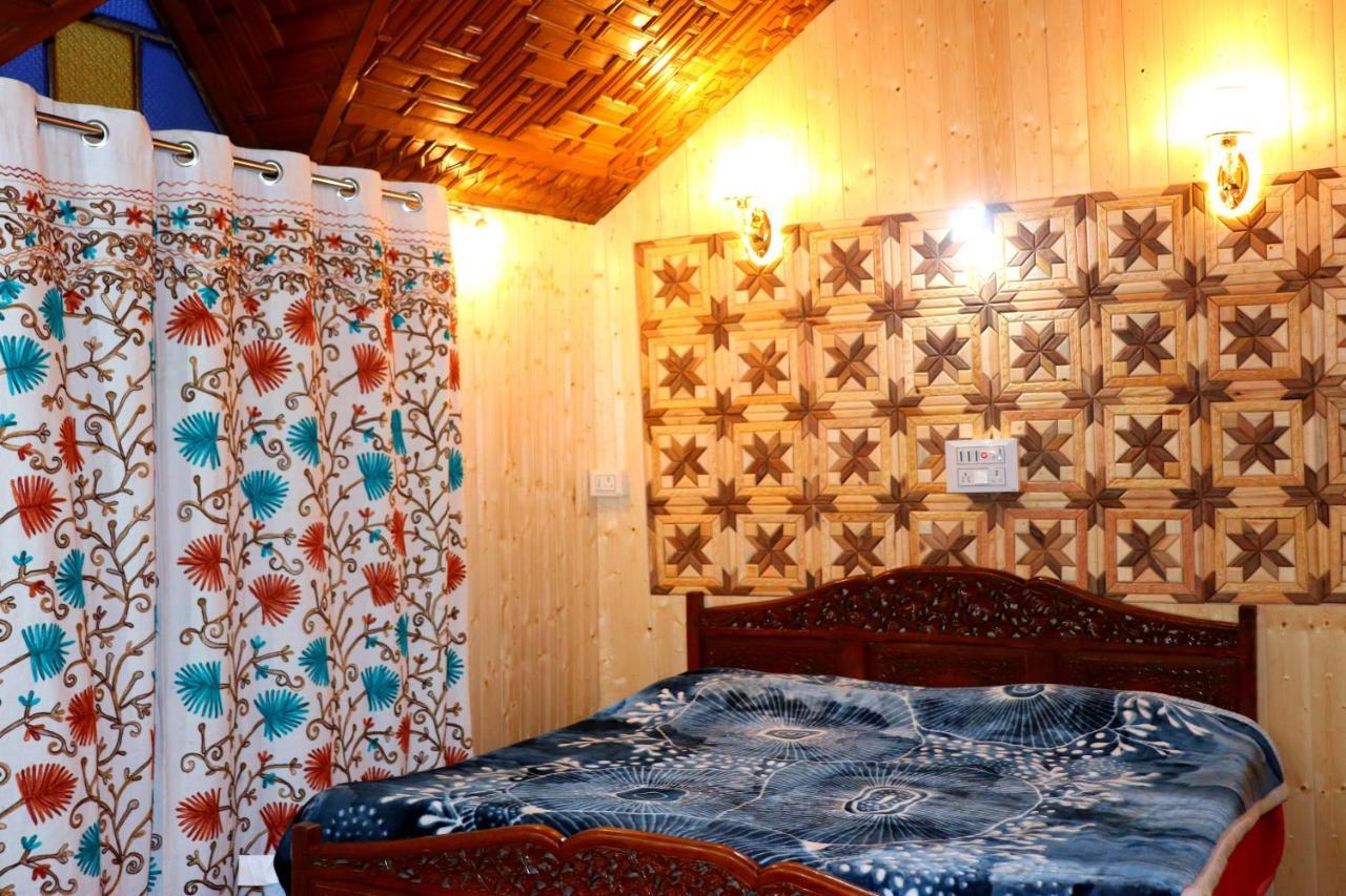House Boat New Pala Palace Srinagar  Exterior photo