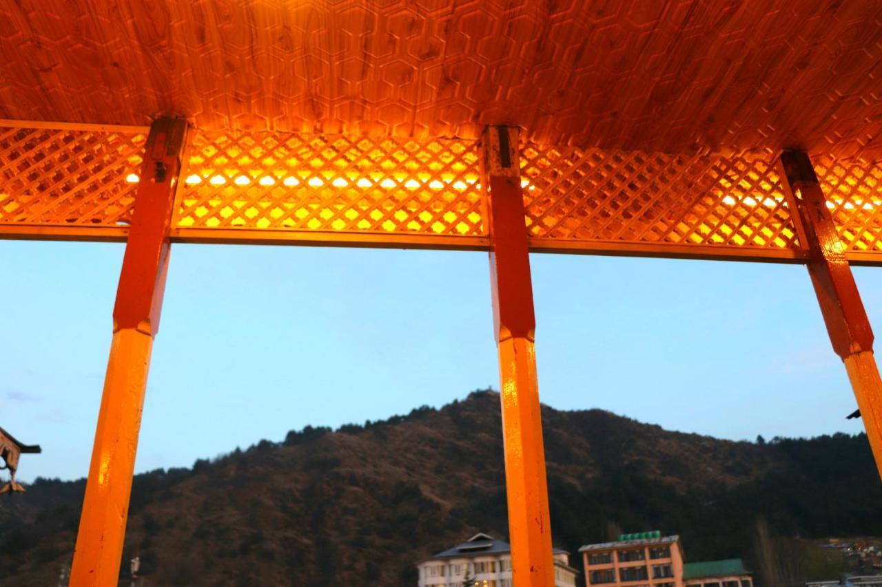 House Boat New Pala Palace Srinagar  Exterior photo