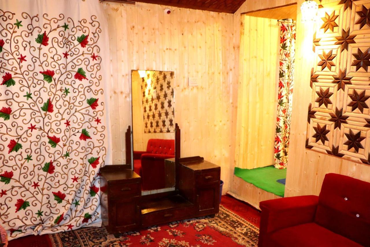 House Boat New Pala Palace Srinagar  Exterior photo