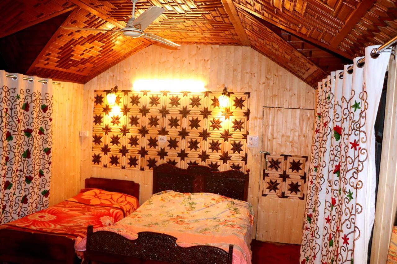 House Boat New Pala Palace Srinagar  Exterior photo