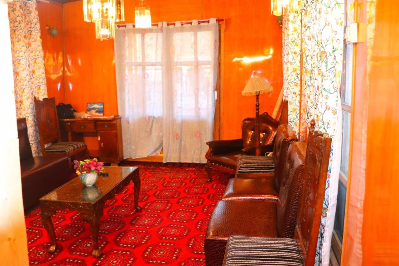 House Boat New Pala Palace Srinagar  Exterior photo
