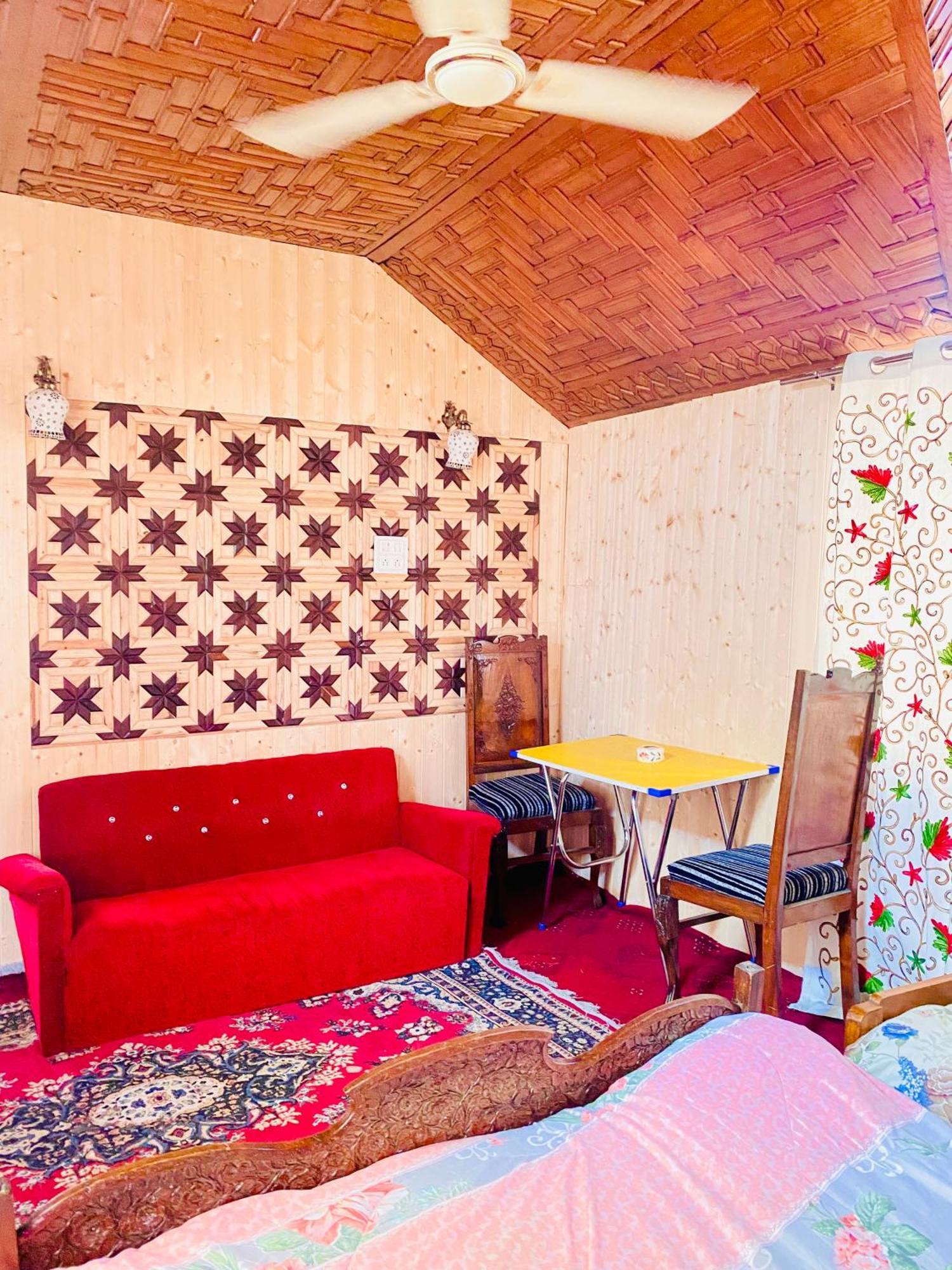 House Boat New Pala Palace Srinagar  Exterior photo