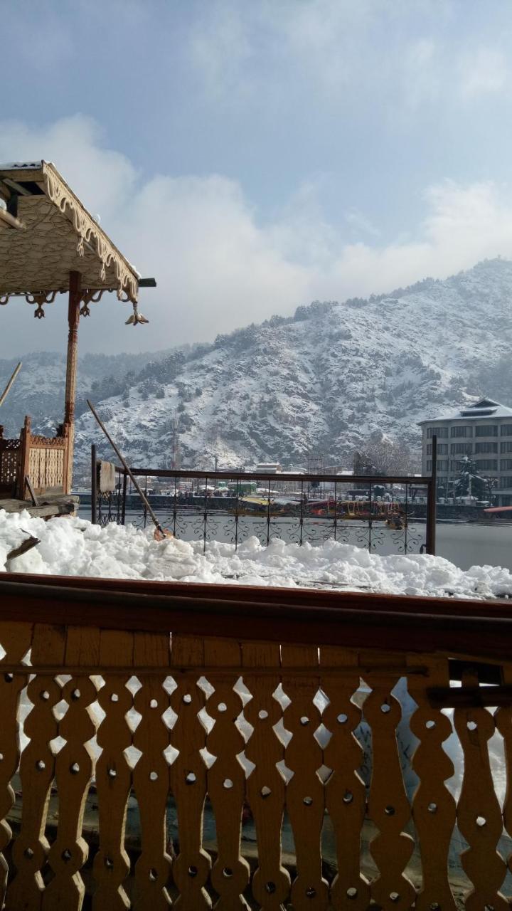 House Boat New Pala Palace Srinagar  Exterior photo