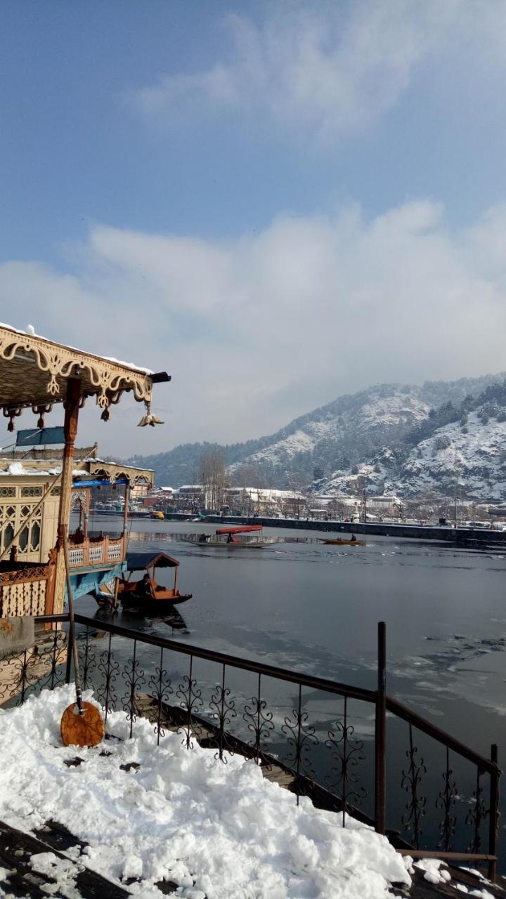 House Boat New Pala Palace Srinagar  Exterior photo